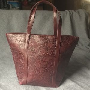 💐Victoria Secret Faux Leather Floral Embossed Bag